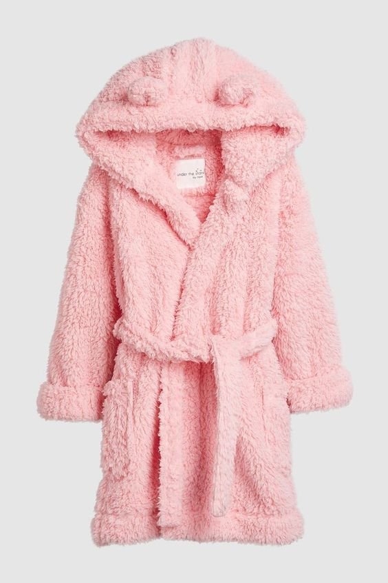 A cozy fleece bathrobe designed by a renowned fleece bathrobe manufacturer.