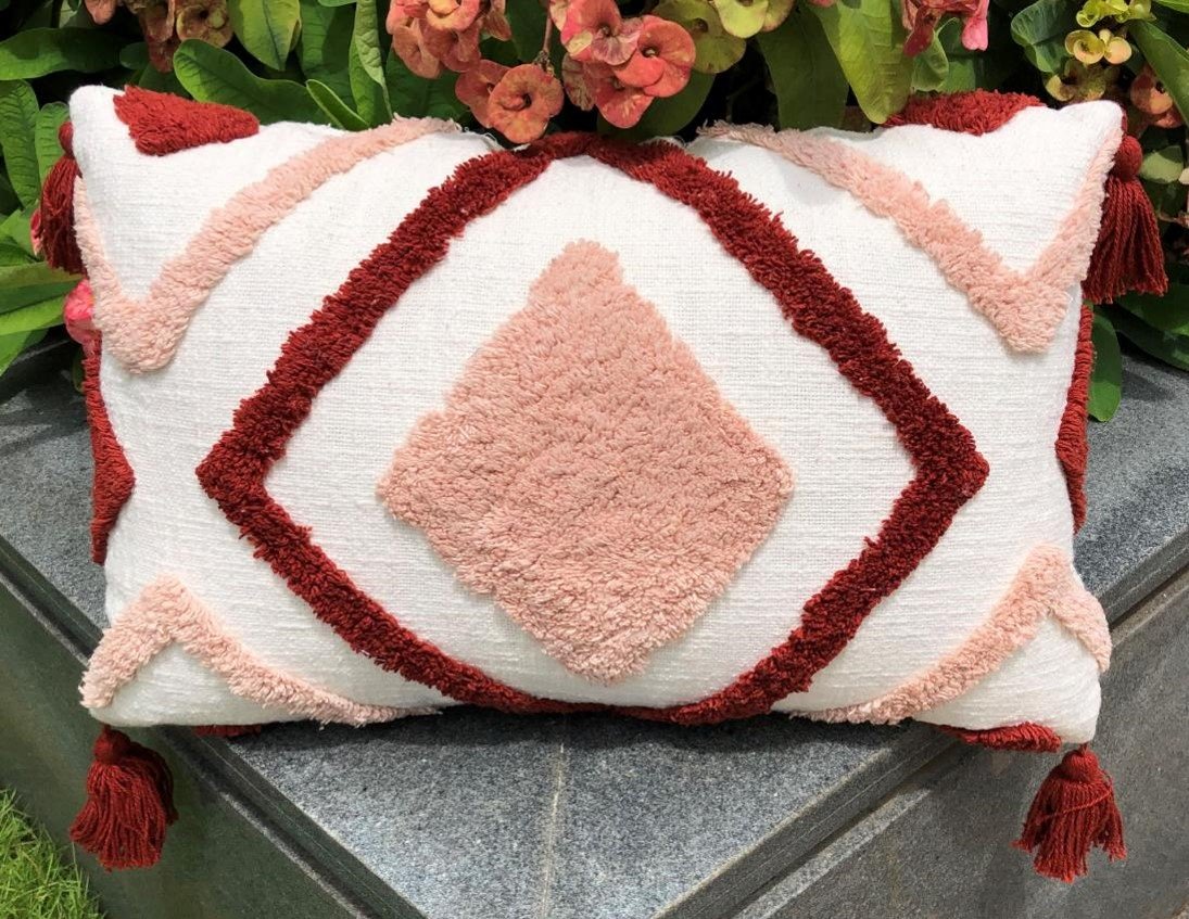 Exquisite luxury pillow crafted by luxury pillow manufacturers, featuring premium materials.