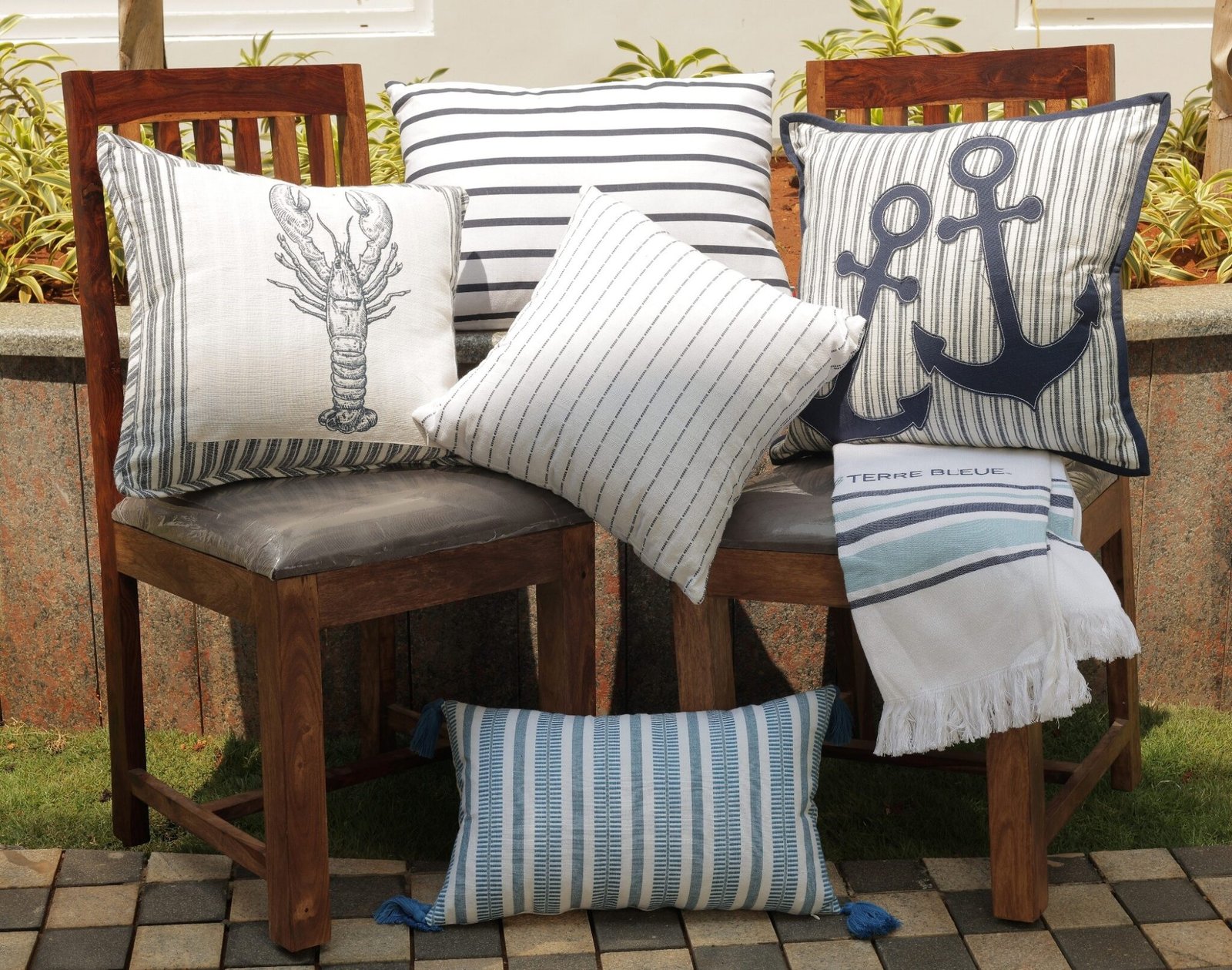 A premium quality cushion from one of the top home furnishing companies in India.