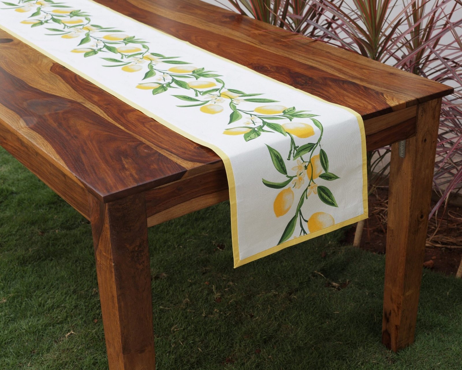 Organic cotton table napkins from top suppliers in India, combining luxury and sustainability.