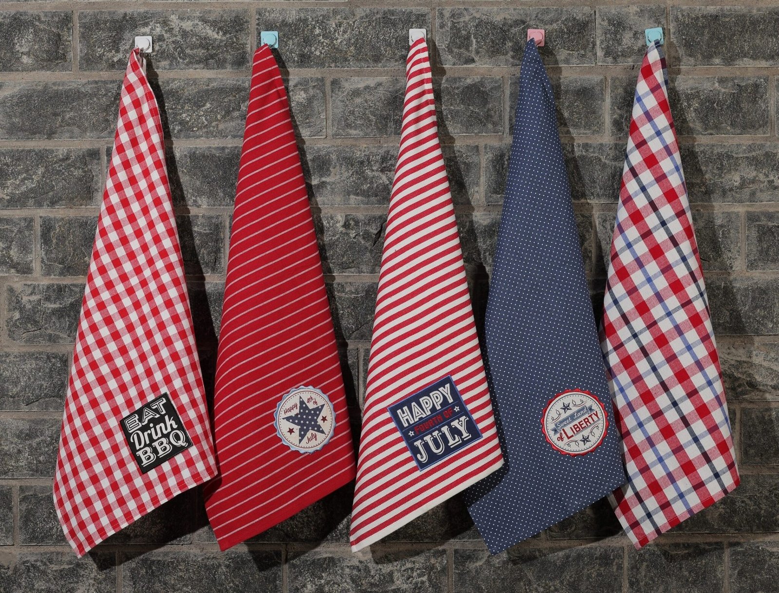 Yarn-dyed tea towels crafted by top manufacturers in India, known for their durability and style