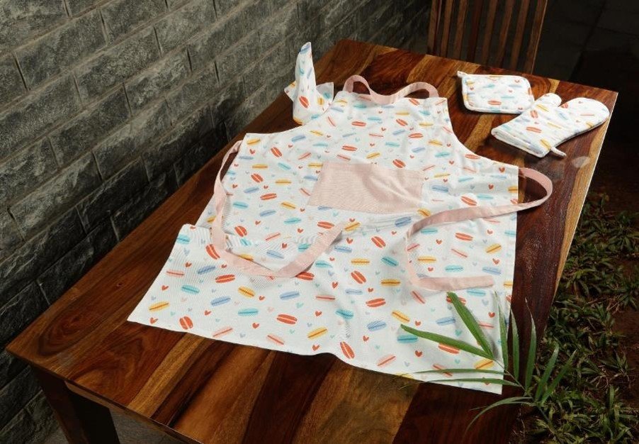 Elegant printed kitchen cloth from leading apron manufacturers, enhancing your kitchen style