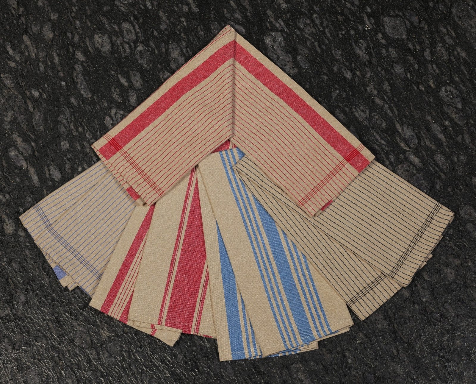 Durable golf towels from leading manufacturers in Tirupur, designed to keep you dry on the course