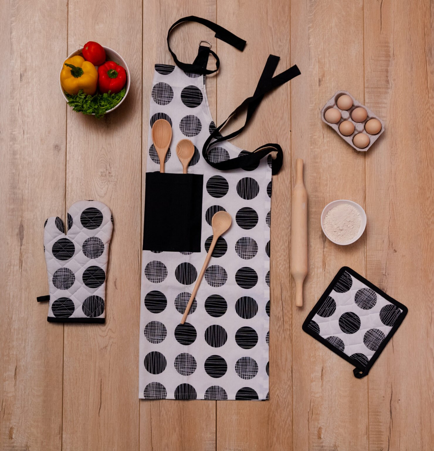 Quality dishwashing gloves crafted by expert manufacturers, ideal for cleaning and cooking tasks